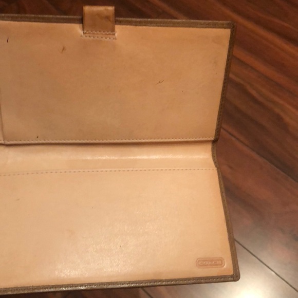 👝 COACH | Signature Checkbook Wallet Brown - Picture 2 of 4